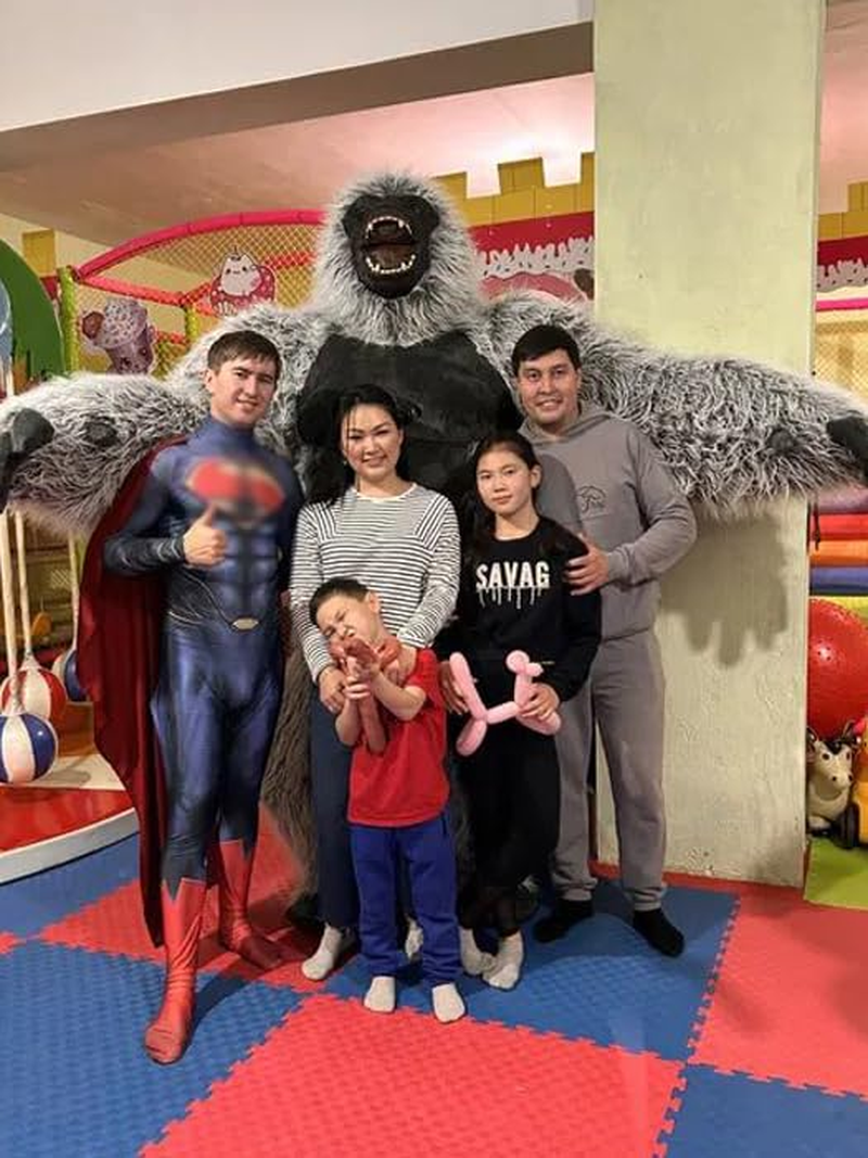 Adult Inflatable Gorilla Costume product view 4